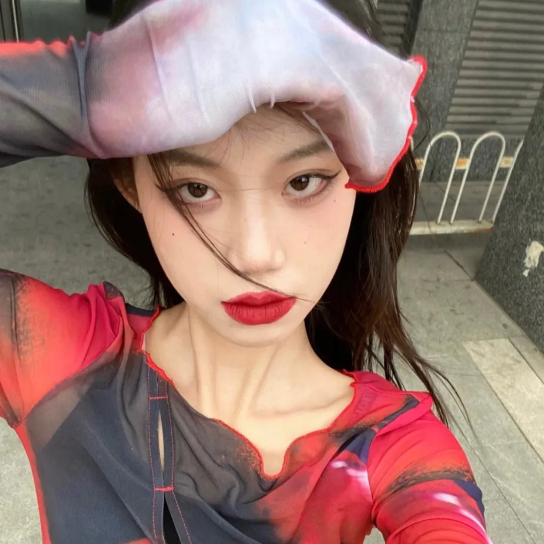 红色